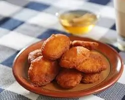 platos-típicos-ecuador-buñuelos-yuca