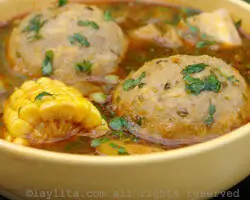 platos-típicos-ecuador-caldo-bolas