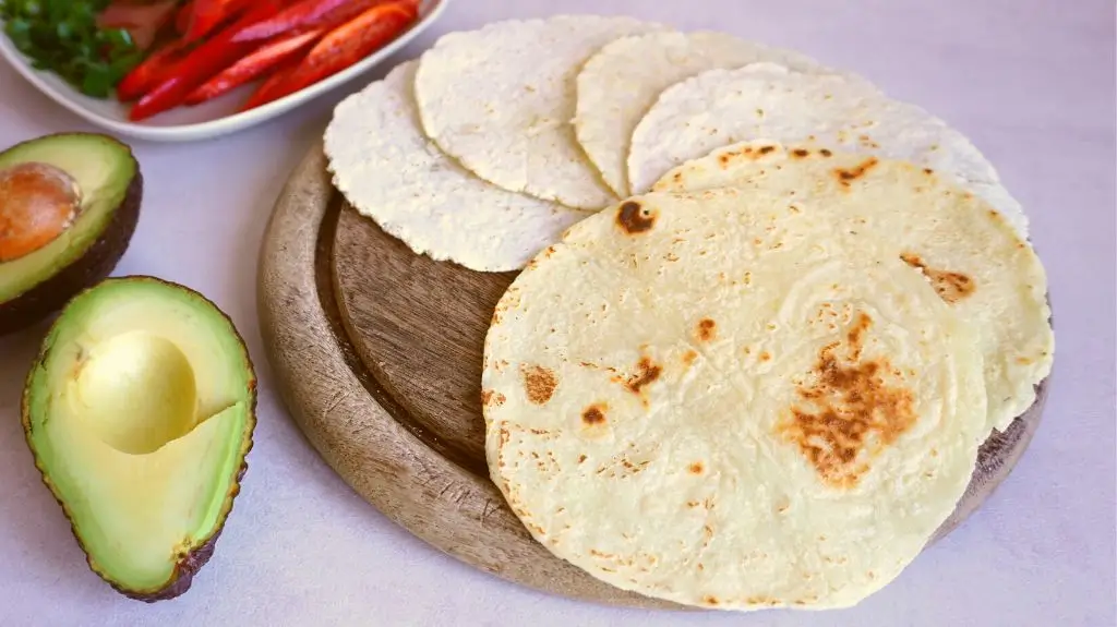 platos-típicos-ecuador-tortillas-yuca